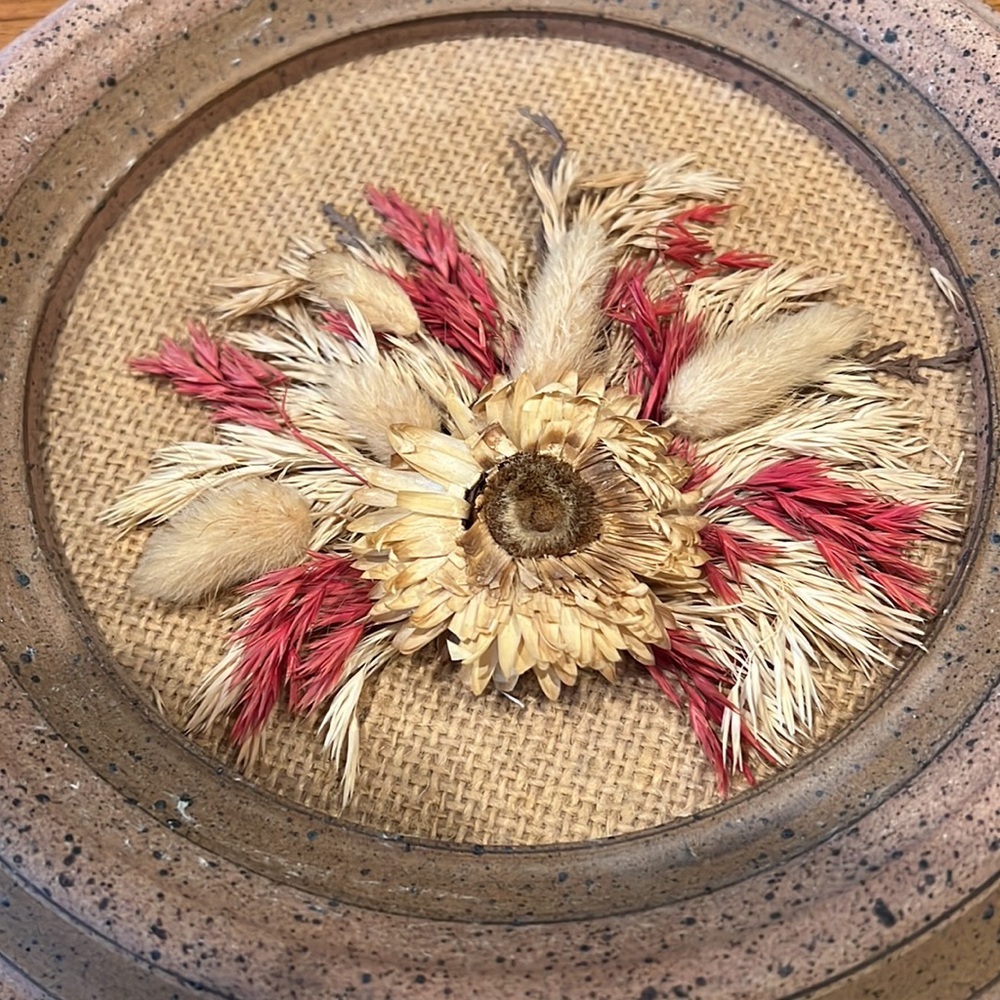 Wall hanging, handmade, pottery, ceramic plaque w/dry flower arrangement burlap - Picture 5 of 10